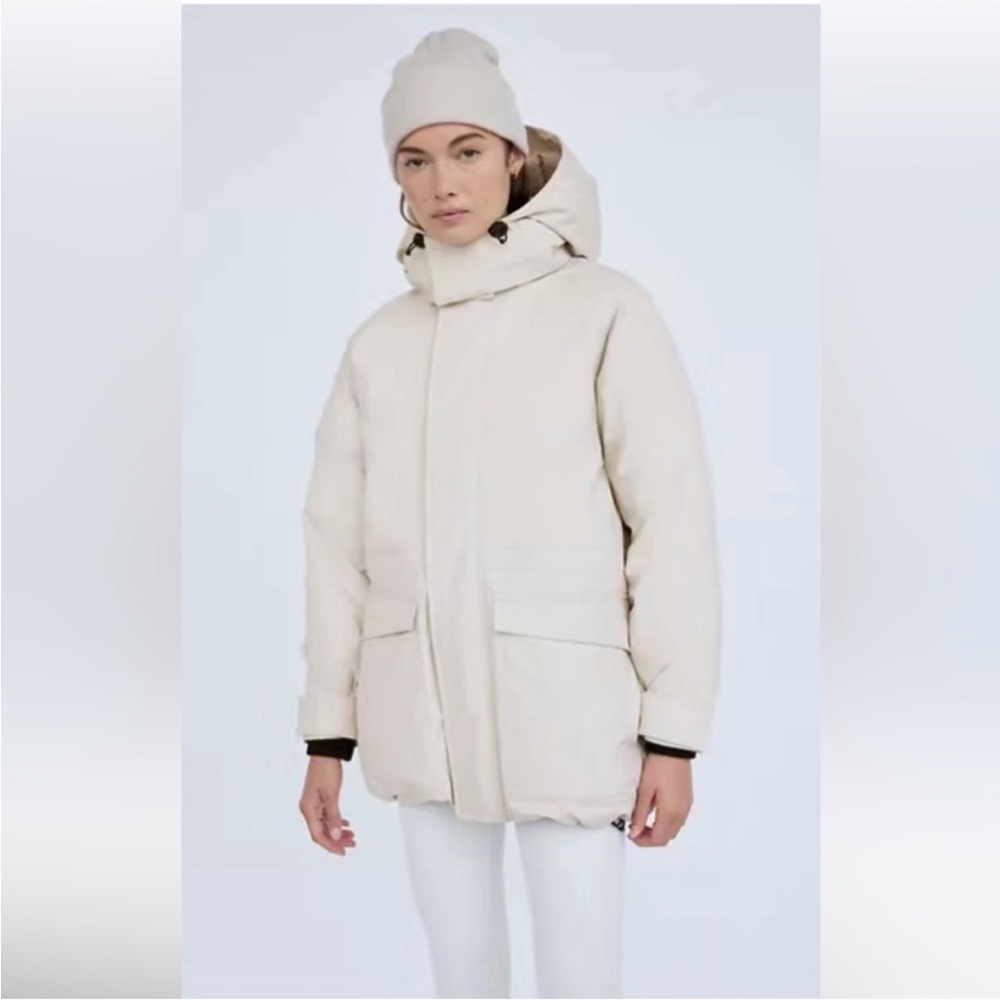 BNWT Aritzia TNA big chill parka